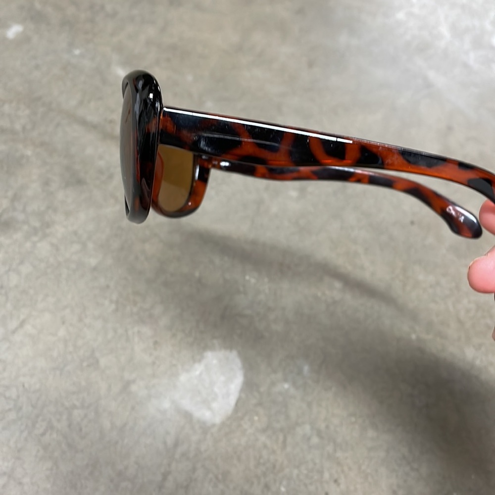 Sunglasses - Picture 3 of 5